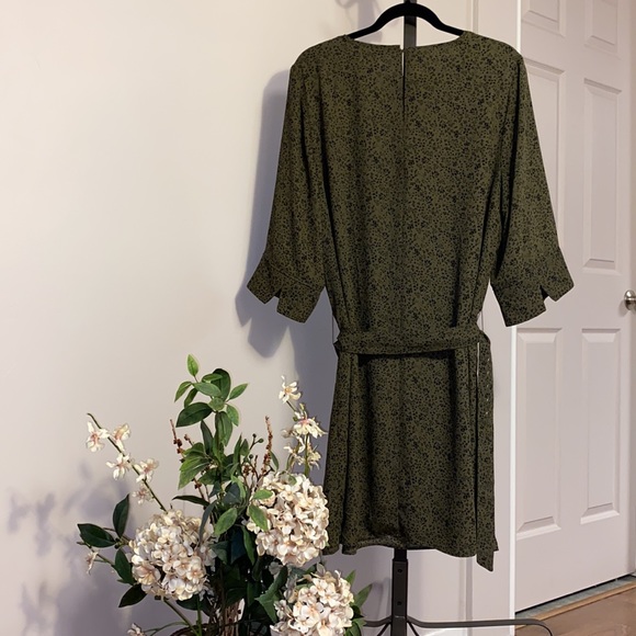 Classy green dress - Picture 2 of 8